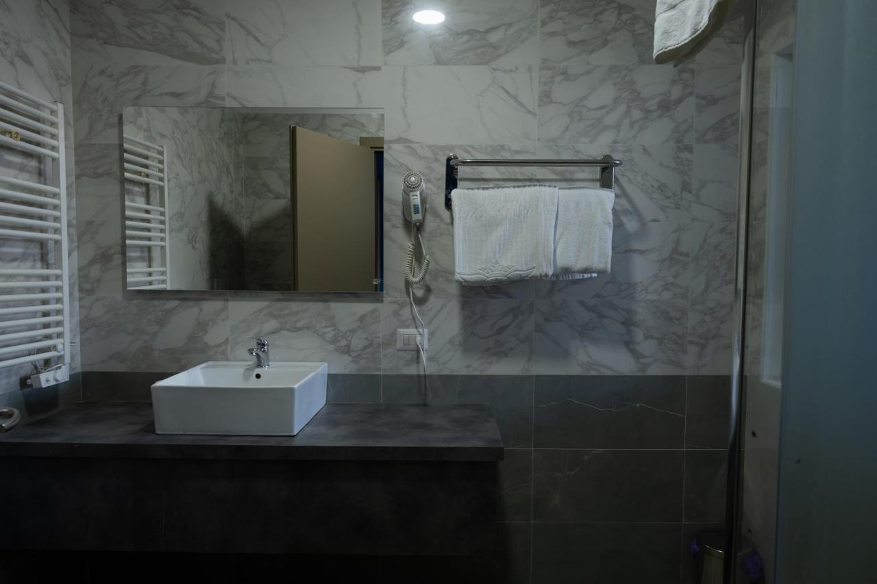 Queen Hotel Сесто Сан Джовани Екстериор снимка